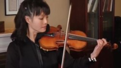 Міра Ванґ першою зіграла на славнозвісній скрипці Страдіварі, повернутій після викрадення. Відео