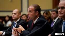 Mayor Purnawirawan David Grusch memberikan kesaksian di depan subkomite DPR AS di Washington, DC hari Rabu, 26 Juli 2023. 