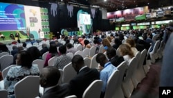 ក្រុម​គណៈប្រតិភូ​ចូល​​វគ្គ​​បិទ​បញ្ចប់​​សន្និសីទ​អាកាសធាតុ​អាហ្វ្រិក​សាលសន្និសីទ Kenyatta International​ នៅ​ទី​ក្រុងណៃរ៉ូប៊ី ប្រទេស​កេនយ៉ា កាល​ពី​ថ្ងៃ​ទី​៦ ខែ​កញ្ញា ឆ្នាំ​២០២៣។