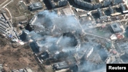 Picha za Satellite zikionyesha majumba yakiungua katika mji wa Mariupol, Ukraine, March 19, 2022. (Satellite image ©2022 Maxar Technologies/Handout via REUTERS.) 