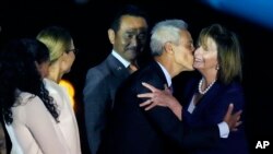 Չինաստանը զգուշացնում է, որ ԱՄՆ-ի Ներկայացուցիչների պալատի նախագահ Նենսի Փելոսիի այցը Թայվան «լուրջ ազդեցություն» կունենա Միացյալ Նահանգների հետ հարաբերությունների վրա: Փելոսին Թայպեյում հասկացրել էր, որ Վաշինգտոնը չի լքի Թայվանին՝ Պեկինից սպառնալիքների դեպքում: