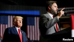 Поранешниот американски претседател Доналд Трамп и Џеј-Ди Венс во Охајо