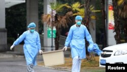 Mardi, une première personne contaminée par le coronavirus a été hospitalisée par précaution aux Etats-Unis.