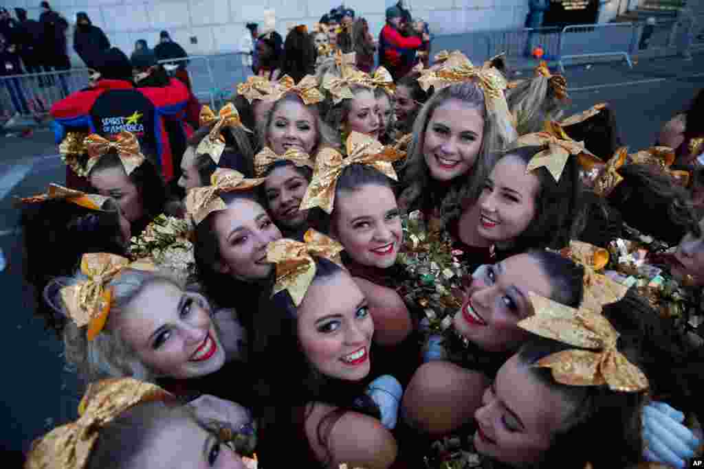 Revelers stay warm before the 92nd annual Macy's Thanksgiving Day Parade in New York, Nov. 22, 2018.