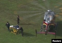 Spasioci su helikopterom doneli nosila na mesto pucnjave u opštinskom centru Virdžininja Biča, 31. maja 2019.