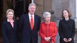 კლინტონები დედოფალთან ვიზიტის დროს