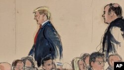 En este boceto de la sala del tribunal, el viernes 26 de enero. 2024, Donald Trump, a la izquierda, es seguido por su abogado interno Boris Epshteyn, mientras sale de la sala del tribunal federal, en Nueva York. (Elizabeth Williams via AP)