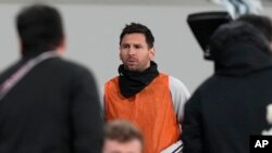 El astro del fútbol Lionel Messi se enfrentará en otro cara a cara en los Juegos Olimpicos 2024, con la estrella del seleccionado frances, Kylian Mbappé. Messi captado el 7 de febrero de 2024 durante partido amistoso entre Vissel Kobe y el Inter Miami CF en Tokio, Japón.