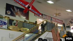 Los turistas han encontrado un nuevo sitio en su itinerario a las Cataratas del Niágara, "Hecho en America".