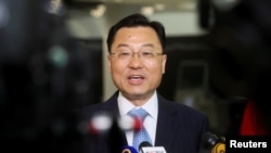 ​ឯក​អគ្គរដ្ឋ​ទូត​ថ្មី​របស់​ចិន​ប្រចាំ​នៅ​សហរដ្ឋ​អាមេរិក លោក Xie Feng បាន​មកដល់អាកាសយានដ្ឋាន​ JFK ក្នុង​បុរីញូវយ៉ក។