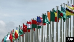 ملګرو ملتونو ویلي چې افغانستان په نړۍ کې یوازینی هیواد دی چې په کې په رسمي ډول د لومړنۍ دورې څخه په پورته دورو کې د نجونو او ښځو پر زده کړو بندیز لګیدلی دی. 