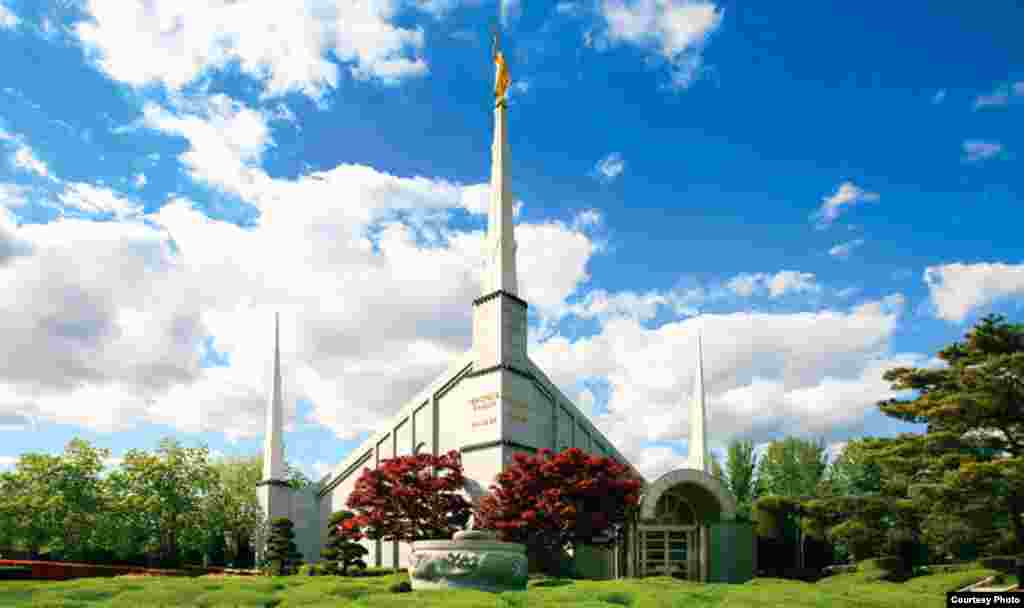 Fireworks lit the sky during King Bhumibol Adulyadej birthday celebrations, in Bangkok. Thailand&rsquo;s revered King Bhumibol Adulyadej marked his 86th birthday with a call for national unity, but failed to offer guidance on how his polarized nation might find its way out of its bitter political conflicts.