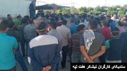  تحصن و اعتصاب کارگران نیشکر هفت تپه در مقابل کارخانه (آرشیو)