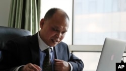 中國人權律師余文生在北京的辦公室內（2017年2月24日）