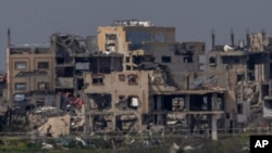 দক্ষিণ ইসরায়েল থেকে উত্তর গাজা উপত্যকায় ইসরায়েলি বোমা হামলায় বিধ্বস্ত ভবন দেখা যাচ্ছে। ৫ মার্চ, ২০২৫।