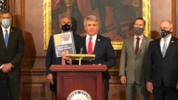 众议院外交事务委员会首席共和党成员、中国工作组主席麦考尔（Rep. Michael McCaul, R-TX）2020年9月30日出席中国工作组报告发布记者会。（美国之音记者李逸华拍摄）