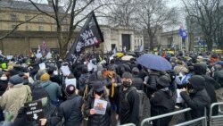 3000人於中國新大使館選址示威 擠滿鄰近馬路 反對“巨型間諜中心”