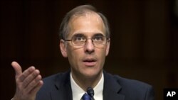 Mark Zandi testifies before Congress. --File