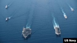 រូបឯកសារ៖ នាវា​ដឹក​យន្ដហោះ​ចម្បាំង ​Theodore Roosevelt និង​នាវា​មួយ​ចំនួន​ទៀតរបស់​សហរដ្ឋអាមេរិក​ស្ថិត​នៅ​ក្នុង​សមុទ្រ​ចិន​ខាង​ត្បូង ថ្ងៃទី៩ ខែមេសា ឆ្នាំ២០២១។ 