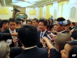 张春贤回答记者提问