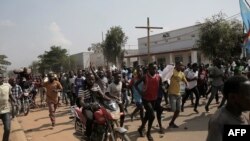 Mamia ya waandamanaji mjini Beni, DRC wakipinga kuahirishwa uchaguzi kutokana na ugonjwa wa Ebola, Disemba 27, 2018.