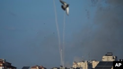 ภาพจรวดที่ถูกยิงไปยังฝั่งอิสราเอลจากกาซ่า วันที่ 10 ต.ค. 2566