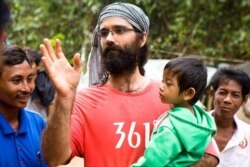 រូប​ឯកសារ៖ លោក ​Alejandro Gonzalez Davidson ស្ថាបនិក​អង្គការ​មាតា​ធម្មជាតិ។ (រូបភាព​ដក​ស្រង់​ចេញ​ពី​ទំព័រហ្វេសប៊ុក​ Alejandro Gonzalez Davidson)