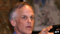 ཨ་མེ་རི་ཀའི་ཕུ་རིན་སི་ཏོན་གཙུག་ལག་སློབ་གྲྭ་ཆེན་མོའི་གཙུག་ལག་སློབ་དཔོན་ཟུར་པ་ཕེ་རེ་ལིན་ལགས།