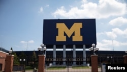 密歇根大學安阿伯校區密西根體育場入口處。 (2020年8月10日)
