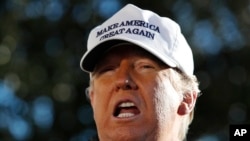 El presidente Donald Trump dijo que los cambios en las visas H 1-B para trabajadores especializados podrían incluir un camino a la ciudadanía.