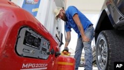 Watu wakijayarisha na kukabiliana na kimbunga Harvey Mexico