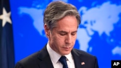 រដ្ឋមន្ត្រី​ការបរទេស​អាមេរិក​លោក Antony Blinken នៅពេល​លោក​និយាយ​អំពី​ប្រទេស​រុស្ស៊ី និង​អ៊ុយក្រែន ក្នុង​អំឡុងពេល​សន្និសីទ​សារព័ត៌មាន​មួយ​នៅ​ក្រសួង​ការបរទេស​អាមេរិក នៅ​ថ្ងៃទី២៦ ខែមករា ឆ្នាំ២០២២ ក្នុង​រដ្ឋធានី​វ៉ាស៊ីនតោន។