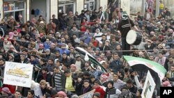 Manifestation anti-Assad à Idlib, Syrie, le lundi 6 février 2012