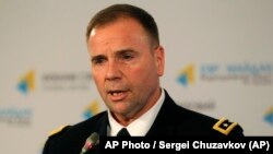 Kremlj je uvek otežavao vlastima Srbije kada su srpske snage učestvovale u vežbama sa NATO, zapadnim ili američkim snagama. Zapad, sa druge strane, nikada nije vršio pritiske kada su srpske oružane snage učestvovale u vežbama sa Rusijom i Belorusijom: Ben Hodžis (Foto: AP)