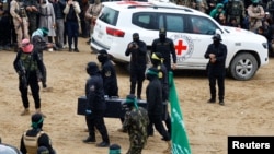 تحویل پیکرهای گروگان‌های جان‌باخته اسرائیلی از سوی اعضای حماس - ۲ اسفند ۱۴۰۳ 