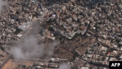 Satelitska fotografij, ljubaznošću Maxar Technologies, snimljena 18. oktobra 2023., prikazuje posljedice napada na bolnicu Al-Ahli i okolno područje u gradu Gaza, 17. oktobra 2023. godine.