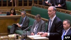 英国外相拉布在议会下议院发表声明立即暂停与香港的引渡条约。（2020年7月20日）