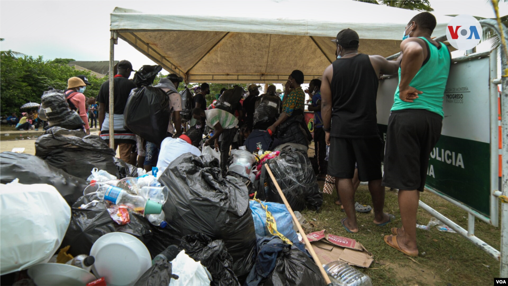 Otro de los grandes problemas que ha causado la migración masiva es el incremento en la producción de basura. Según el alcalde de Necoclí, Jorge Tobón, el municipio tiene 17 toneladas represas debido a la llegada de los migrantes. 