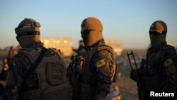 Şervanên HSD'ê li nêzîk gundê Baxûsê li Dêra Zorê. Wêne ji arşîvê ye.