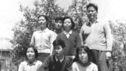 1964年5月1日，黄万里夫妇与子女在清华新林院5号甲（黄万里研究基金图片）