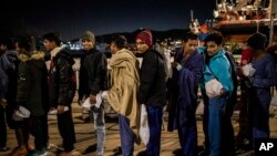Arhiv - Migranti na Siciliji (Foto: AP/Santi Palacios)