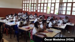 Des élèves de São Tomé et Príncipe lors d'un cours. 