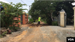 Trach​ ​Village​ ​in​ ​Cambodia’s​ ​Kampong​ ​Speu​ ​Province​ where many young villagers make a living by becoming factory workers.​ (Aun​ ​Chhengpor​/​VOA​ ​Khmer​)​