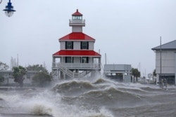Waves crash against the New Canal Lighthouse on Lake Pontchartrain as the effects of Hurricane Ida begin to be felt in New Orleans, Louisiana, U.S., August 29, 2021. Michael DeMocker/USA TODAY Network via REUTERS THIS IMAGE HAS BEEN SUPPLIED BY A THIRD