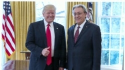 ARHIVA - Odlazeći crnogorski ambasador u Vašingtonu Nebojša Kaluđerović sa bivšim američkim predsjednikom Donaldom Trampom poslije predaje akreditiva, 2017. godina (Foto: State Department protocol)