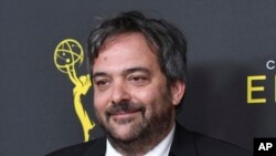 Adam Schlesinger, el día que obtuvo un Grammy por la música de su show "Crazy Ex-Girlfriend". 14 de septiembre de 2019.