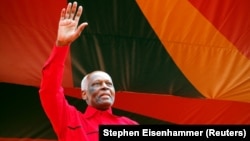 Antigo Presidente diz que o que une os angolanos é mais forte do que os divide