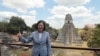 La presidenta de Taiwán, Tsai Ing-wen, posa para una foto oficial durante su visita al sitio maya Tikal, en Petén, Guatemala, el sábado 1 de abril de 2023. 