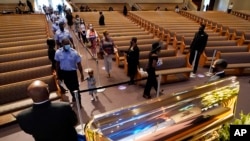 Telo Džordža Flojda je izloženo u crkvi u Hjustonu u Teksasu, 8. juna 2020. 