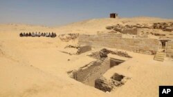 گورستانی که در نزدیکی اهرام معروف جیزه، در حومه شهر قاهره کشف شده است - ۴ مه ۲۰۱۹